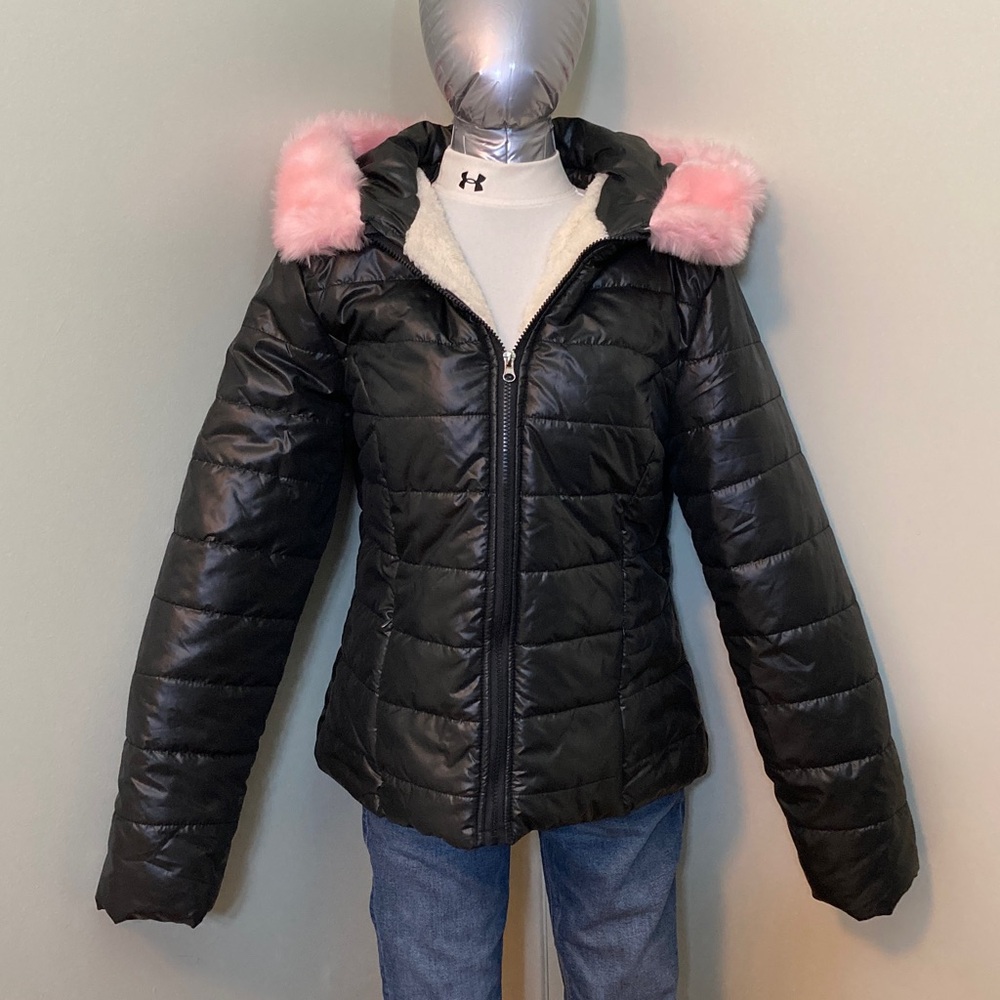 Source Unknown Black Puffer Jacket with Pink Fur Trim